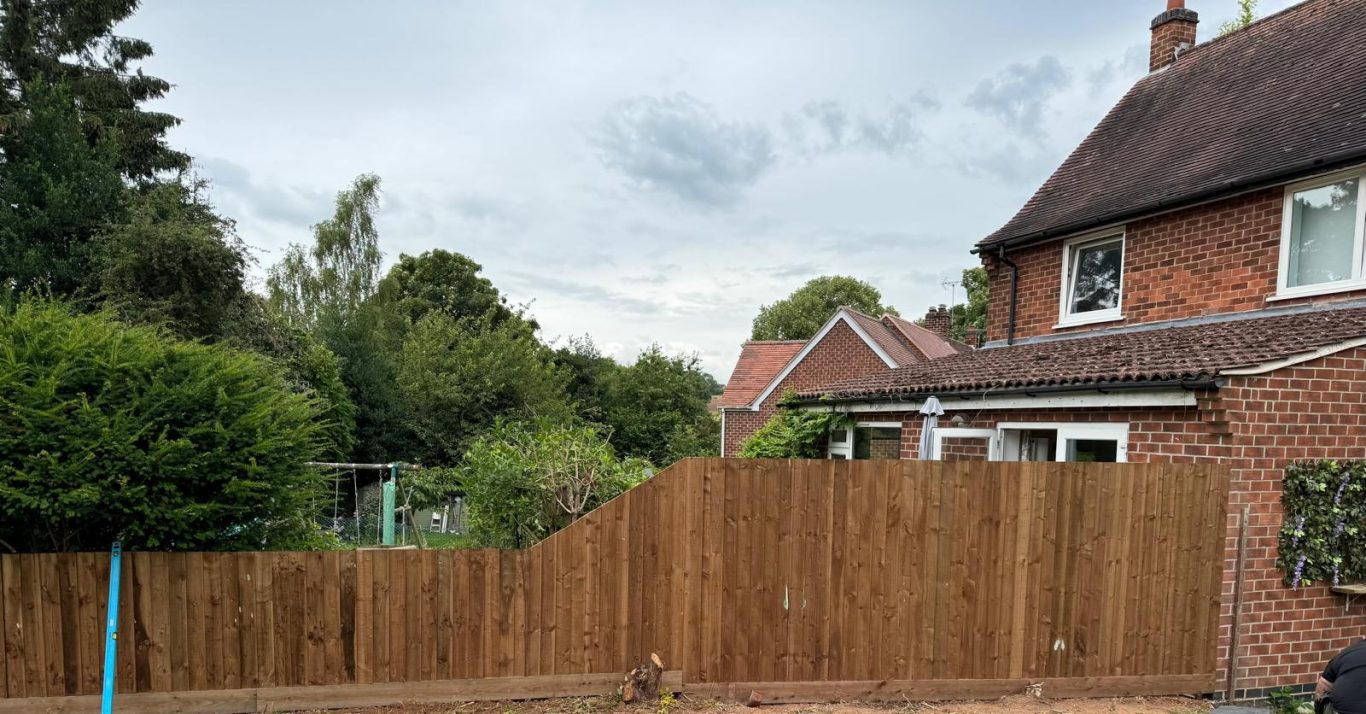 Post and rail style fencing incorporating two different heights