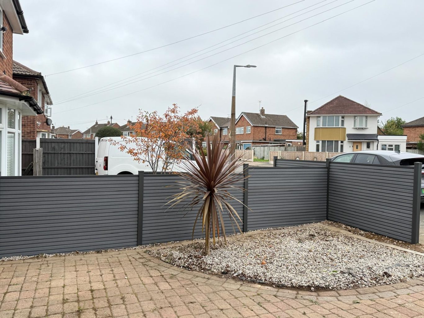 Composite fencing with aluminium posts